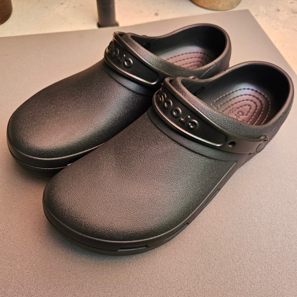 Crocs Specialist II Clog - Work Shoes, EUC - Picture 2 of 12